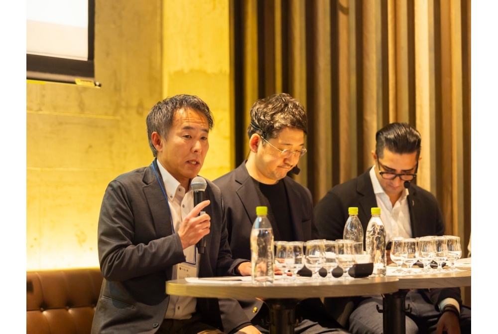 福岡会場の座学の様子。左から、杜の蔵代表取締役の森永一弘さん、木場さん、デベンダーさん。