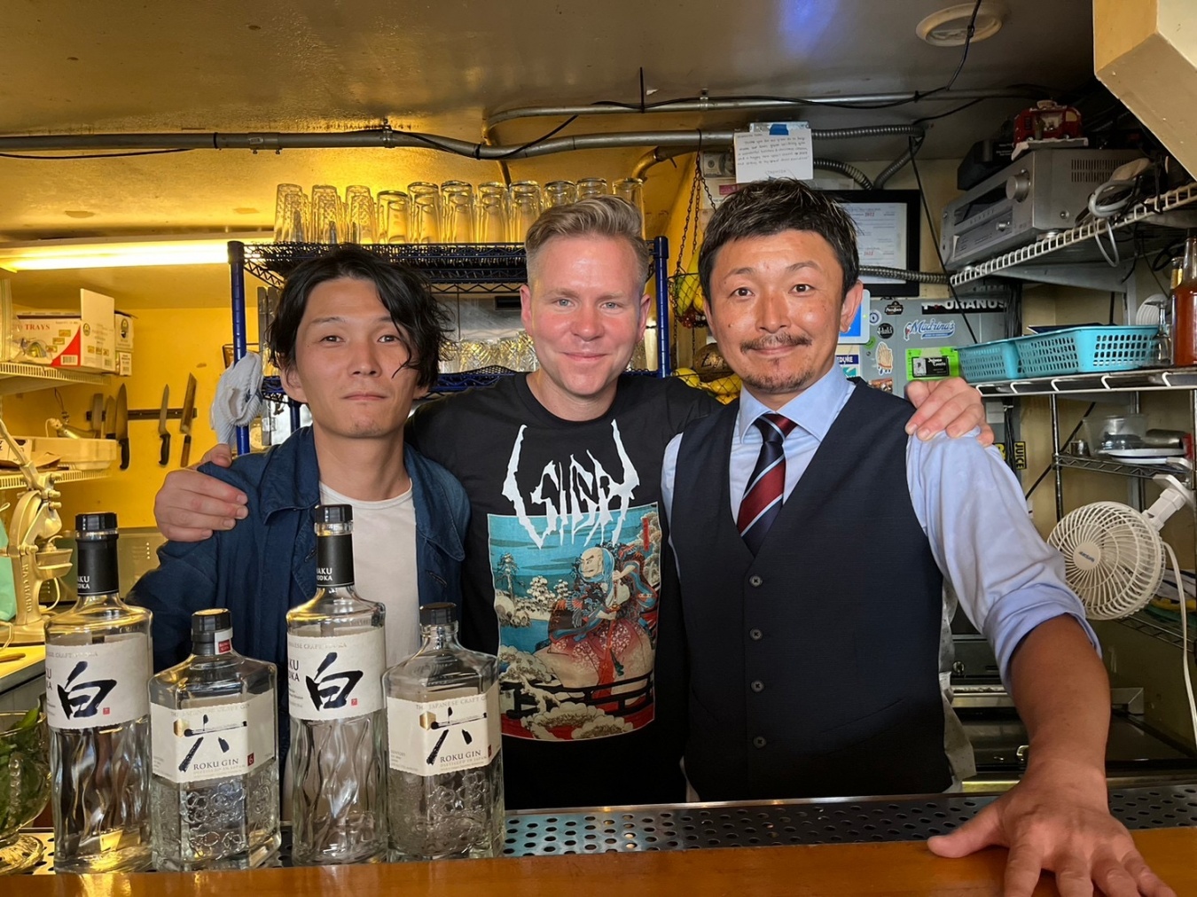 Tales of the Cocktailでのサントリーブースにて /  ドリンクスーパーバイザーとして活躍中の竹村英晃さん（左）と吉田敬之さん（右）