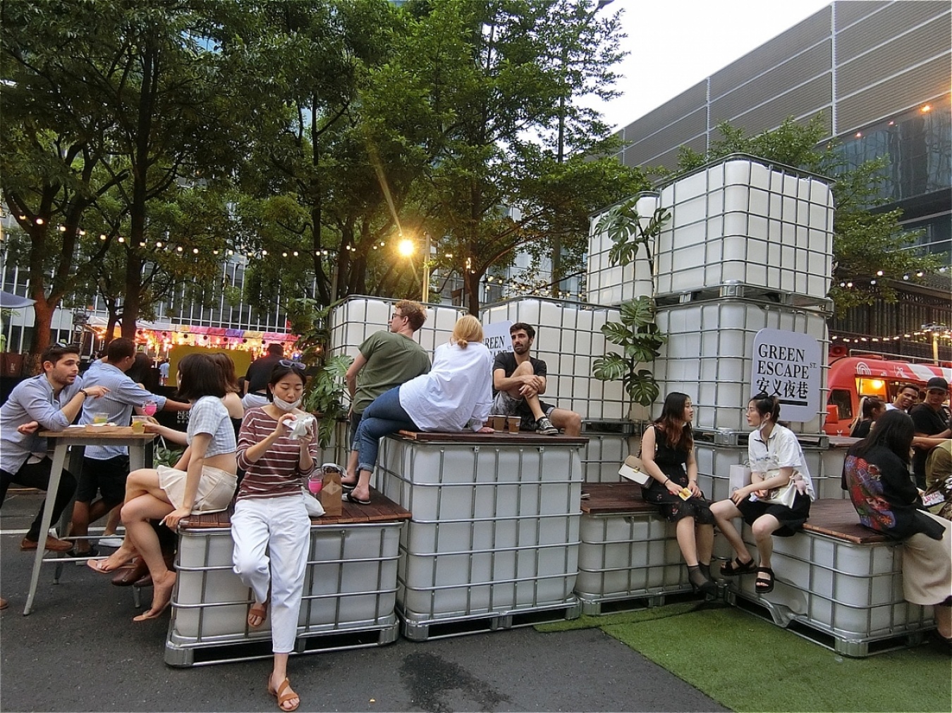 上海版夜市「安義夜巷」は毎週土日と祝日の16:00〜23:00（※夏季）に開催！ コロナ禍とは思えないチルアウト感！