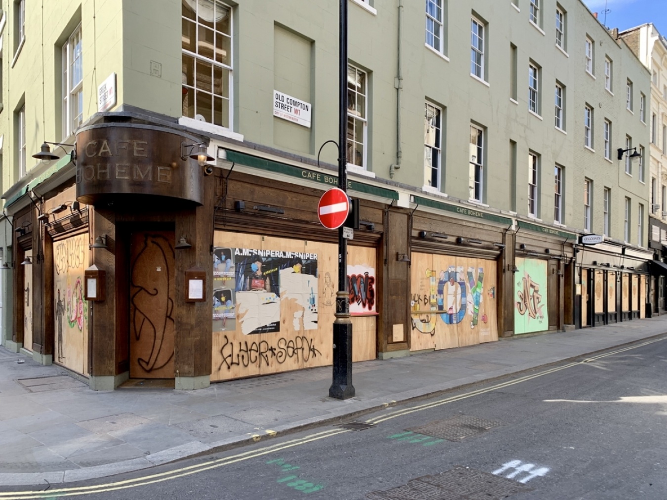 現在のロンドンのソーホー地区はこのような惨憺たる光景。Photo credit for Soho Summer Street Festival: Anna Lahert