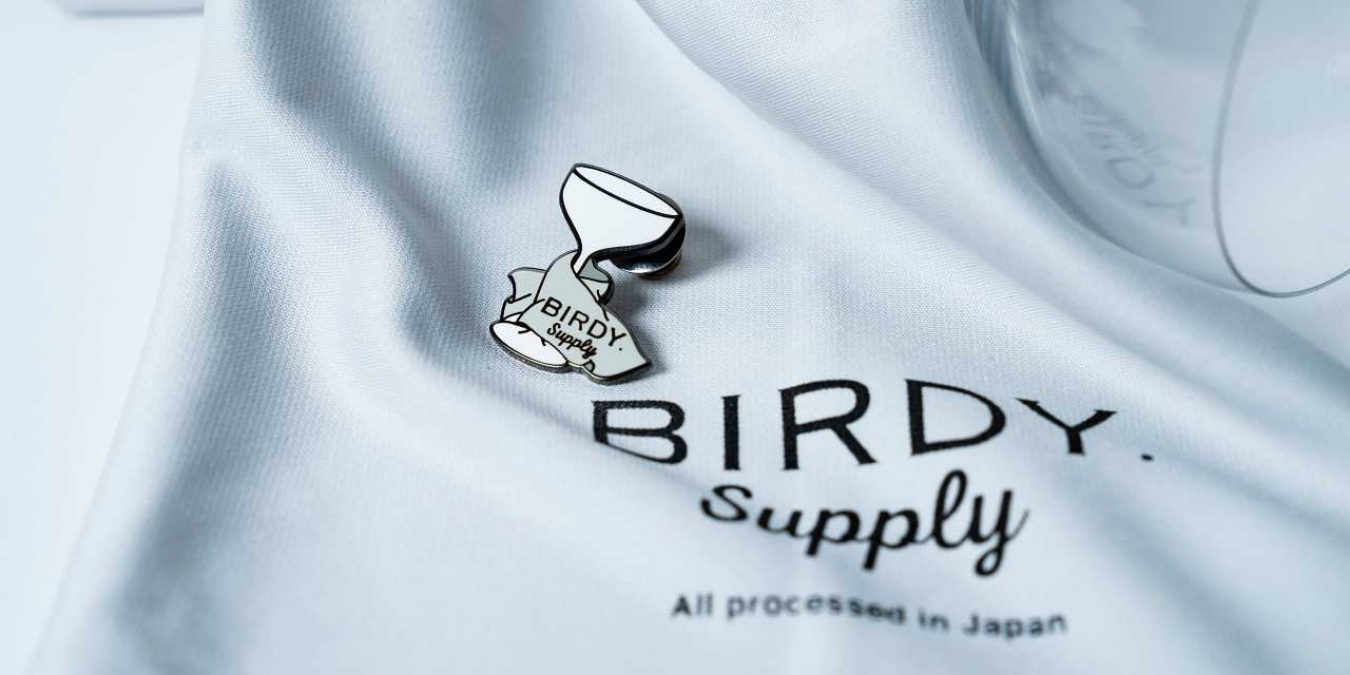 キャンペーン賞品：オリジナルピンバッジ（非売品）