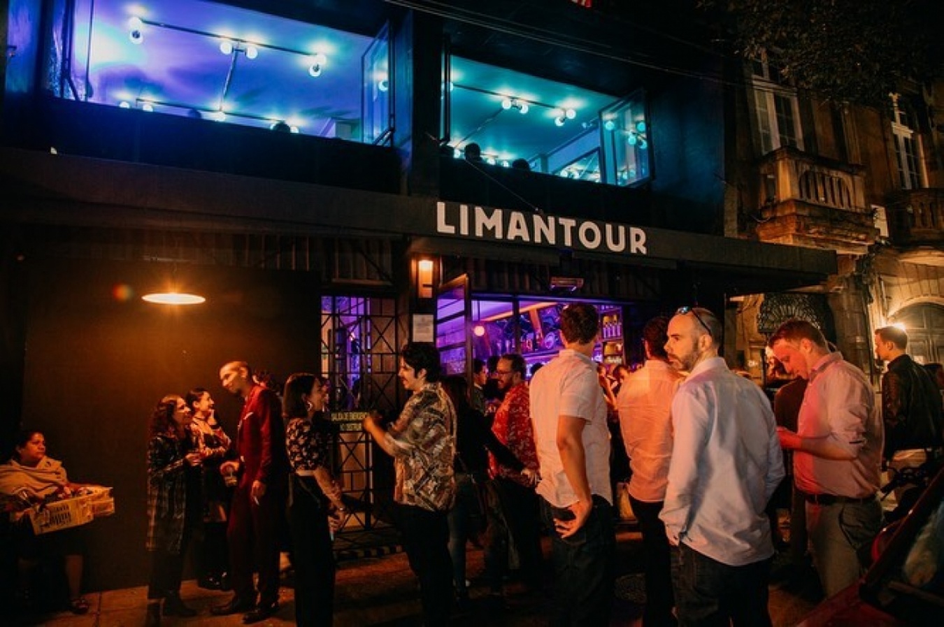 「Licorería Limantour」の共同オーナーであるベンジャミン・パドロンさん（冒頭写真）と同店外観。