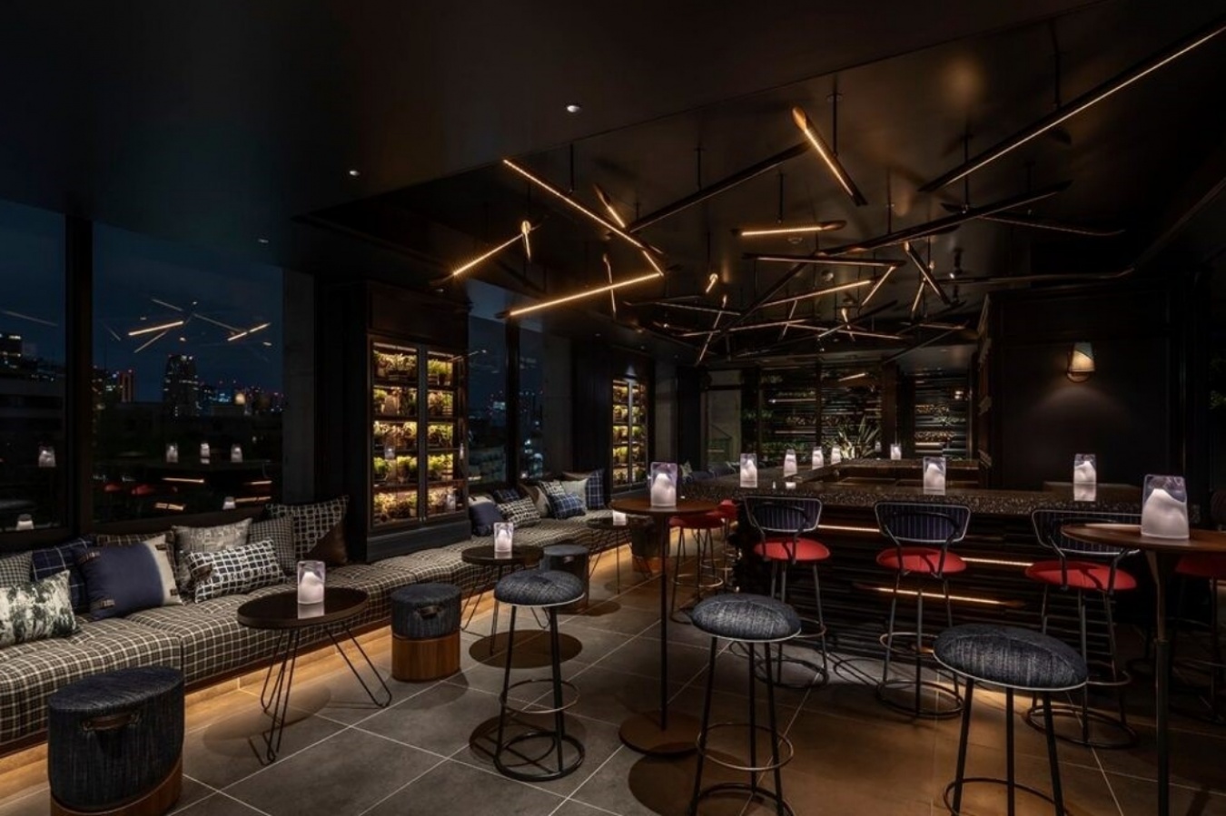 THE LIVELY BAR
