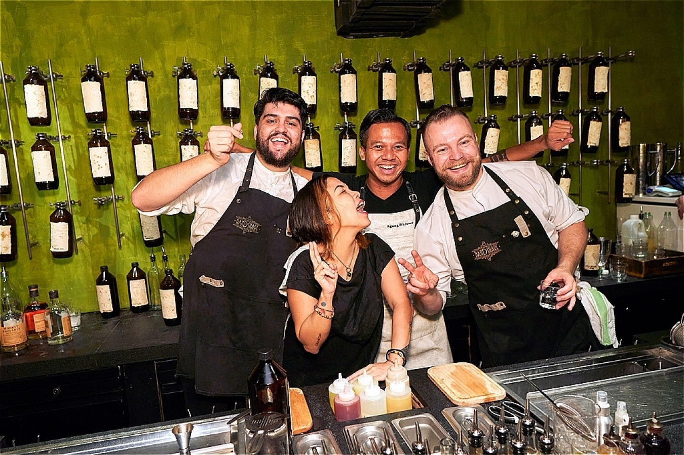 アグング（Agung Prabowo）が率いる「Penicillin」は、World's 50 Best Barsで11位のメキシコ「Handshake Speakeasy」のポップアップ真っ最中で、ものすごい盛り上がり。©香港政府観光局