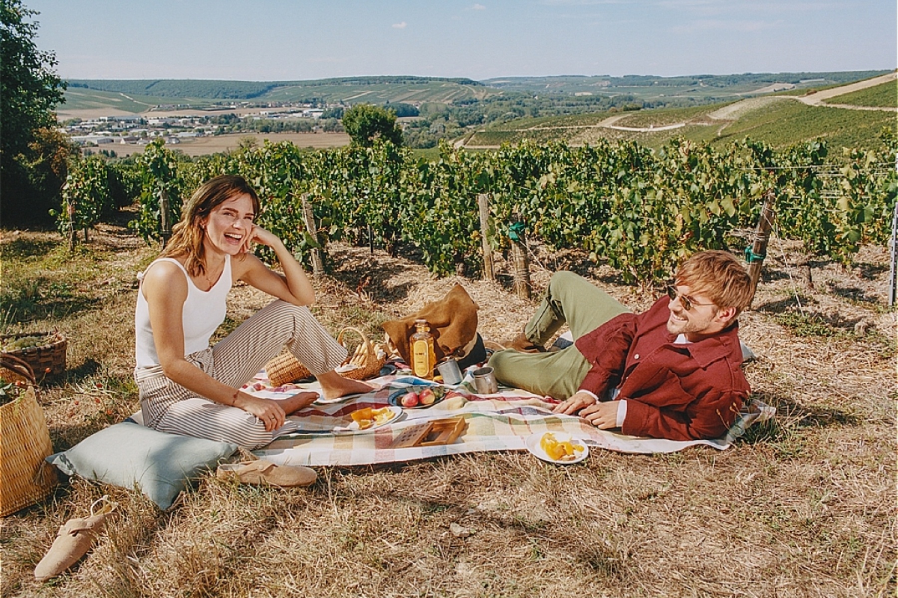 『ハリー・ポッター』のエマ・ワトソンが、
クラフトジン「ルネス（Renais）」を発売！
