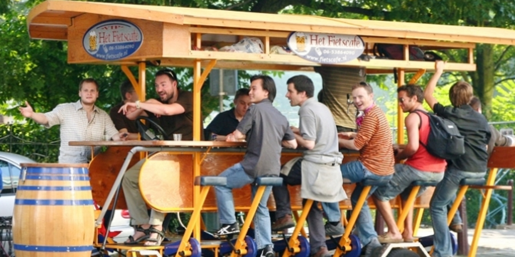 ペダルを漕ぎながらビール！？
オランダ発、気分爽快ビアバイク。