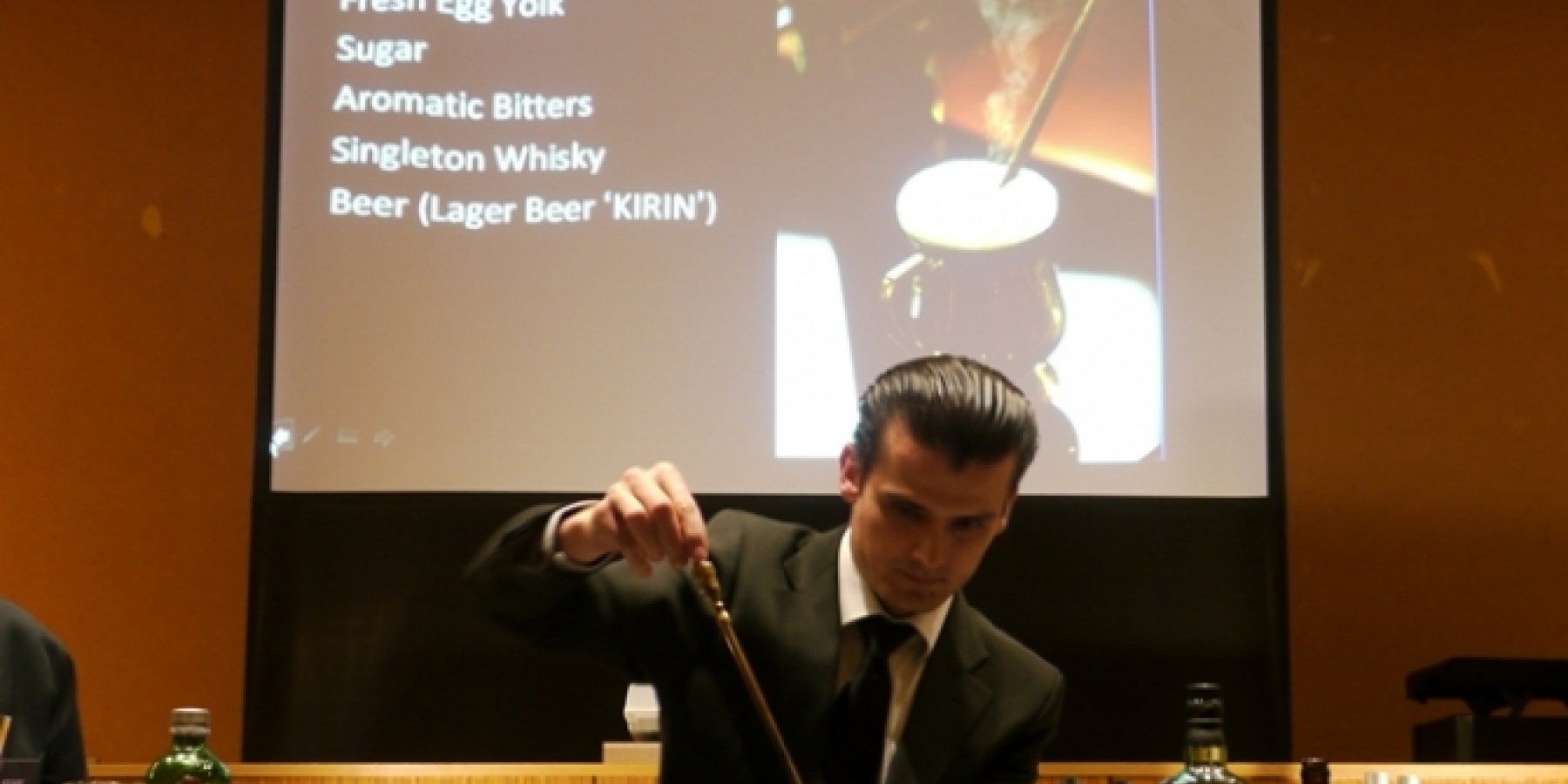 サヴォイホテルのヘッドバーマン、
ロリンツ氏へ単独取材実現！
