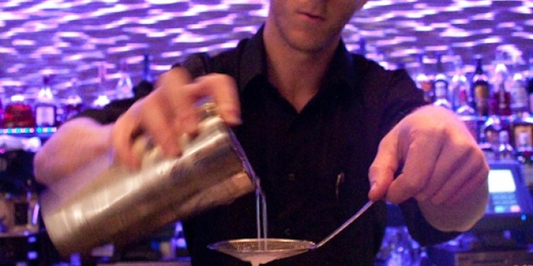 「Tohoku Spirit」を米国に!
酒カクテル人気バーが復興支援!