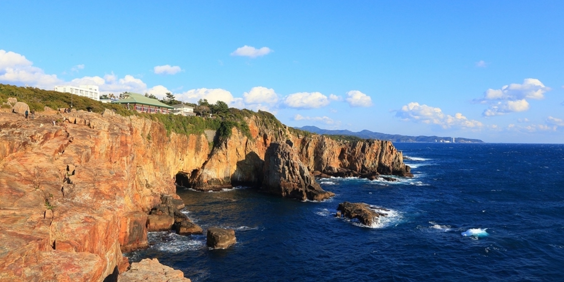「Bar霞町嵐」の竹田英和さんも参画
南紀白浜「三段壁洞窟」に、洞窟BARが出現！
