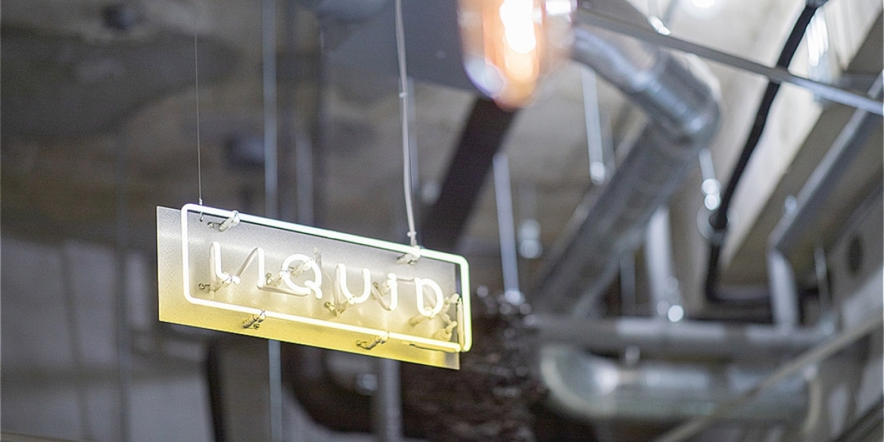 「飲む」にまつわる共同売店!?
沖縄・那覇の「LIQUID THE STORE」へ。