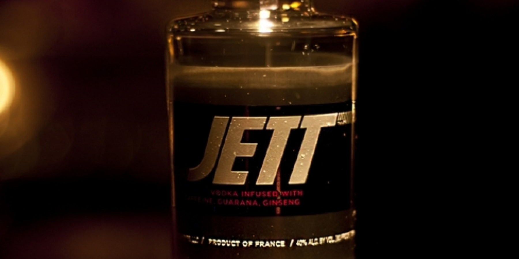 エナジーウォッカってなに!?
米国発「JETT」に迫る。