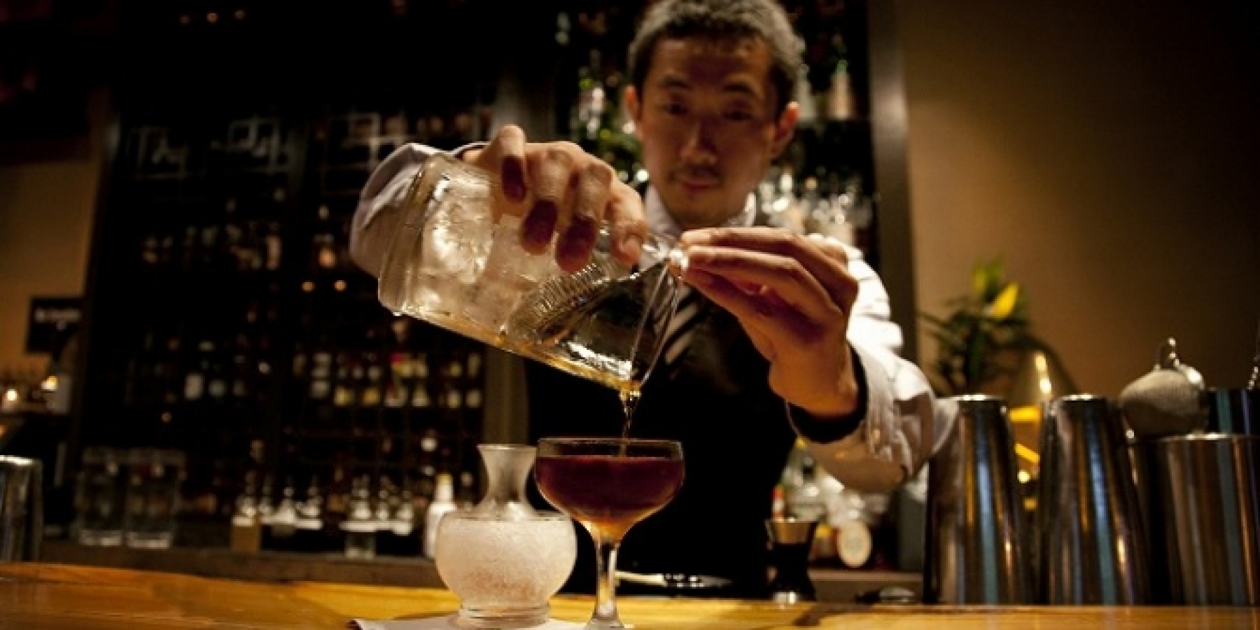 NYの名門バーで活躍する
日本人バーテンダーを追って。
＜前編＞