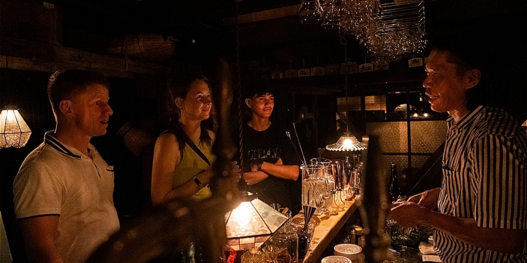 BAR 〜結〜YU:
夜な夜な外国人観光客が集う
飛騨高山の一軒家バー。
<前編>