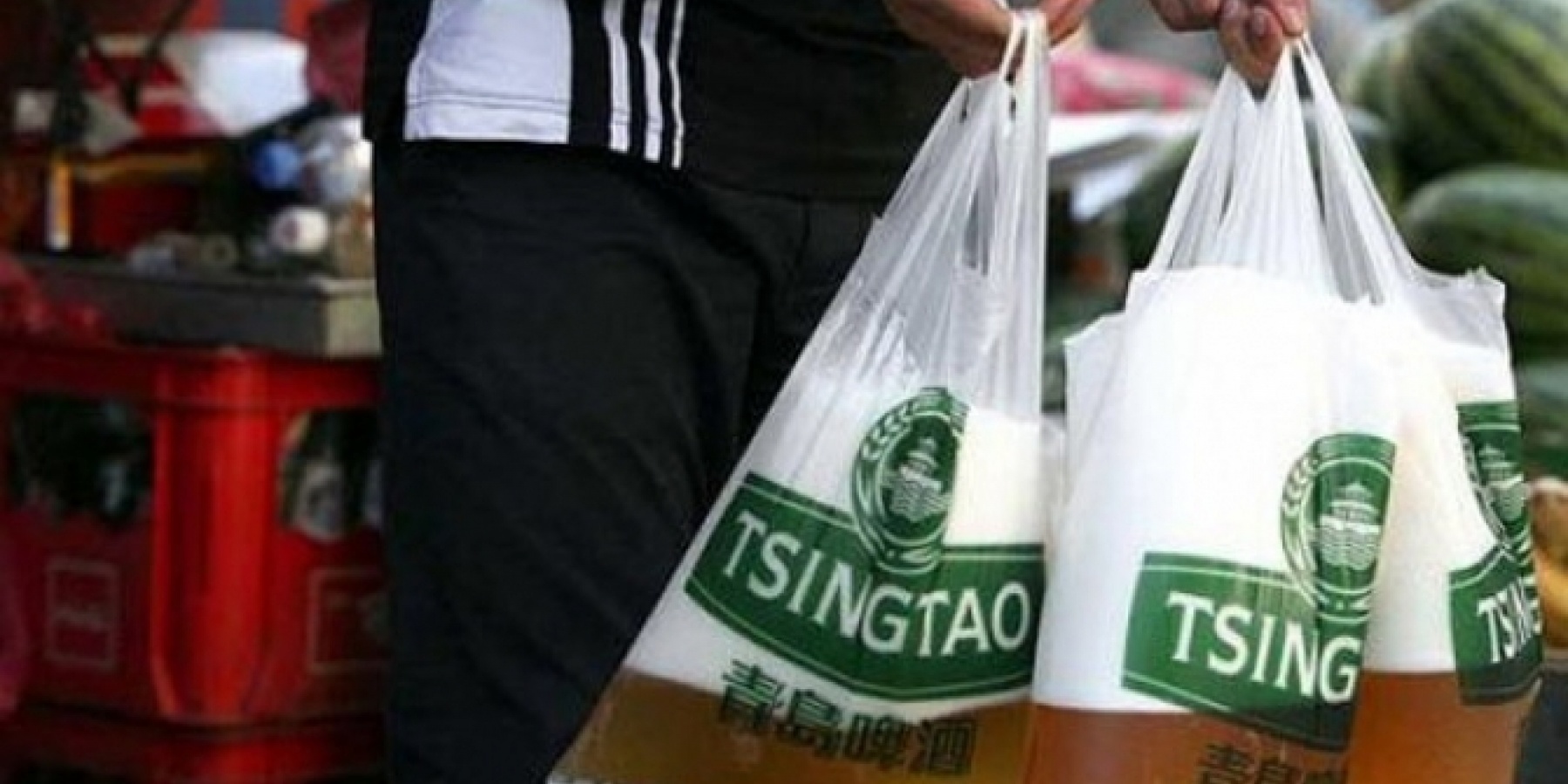 ビニール袋に液体が!?
中国の名物ビール事情。