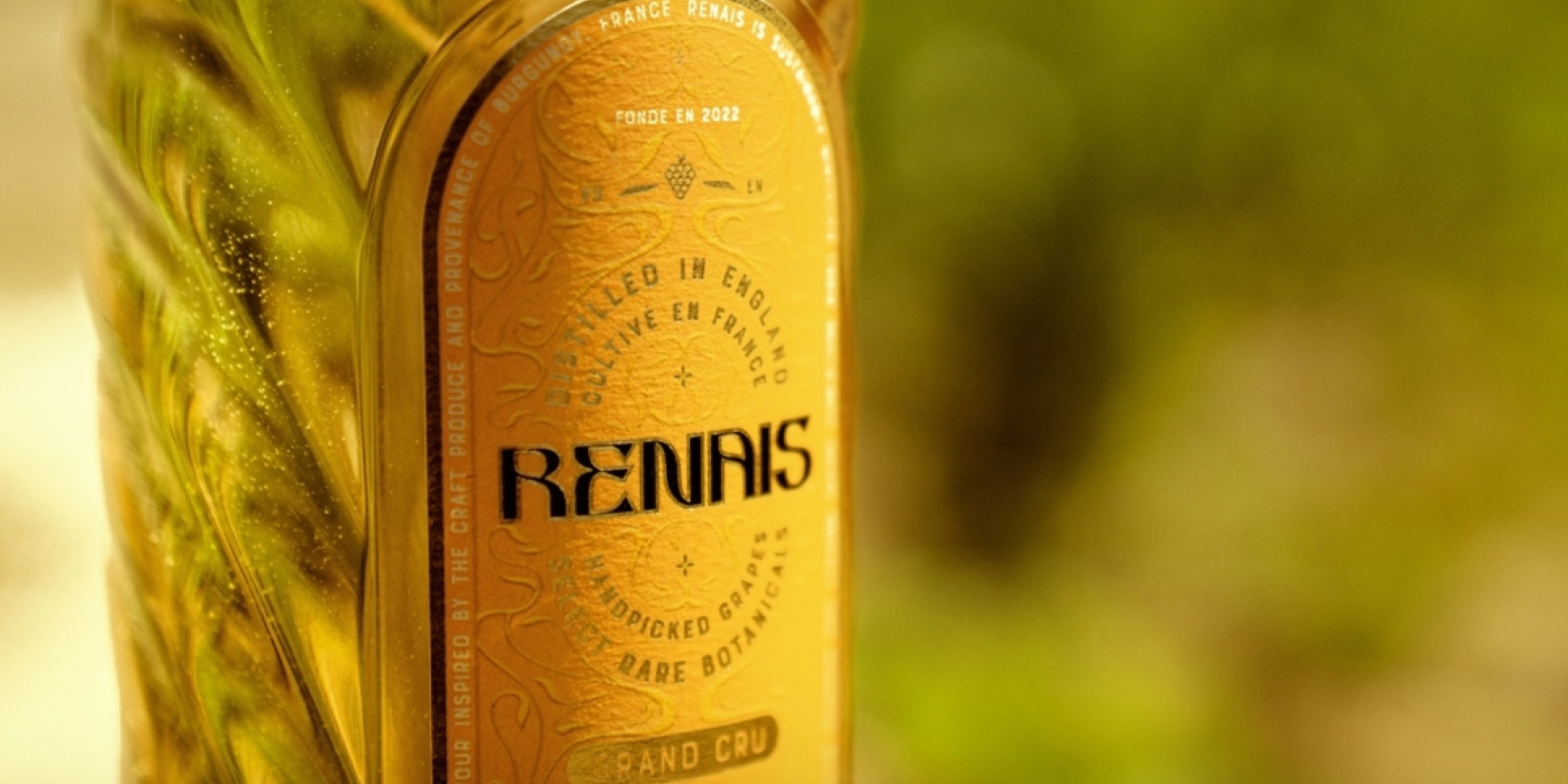 エマ・ワトソンのジン「ルネス（Renais）」。
弟で共同創業者のアレックスを訪ねて！
