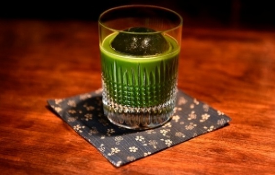 自家製抹茶リキュールの緑茶割り