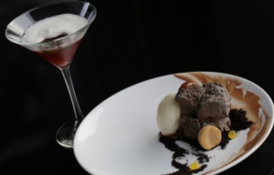 シンガポール人パティシエ、
「デザート＆カクテル」に挑戦！