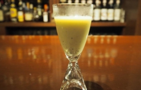 煎茶のアイスクリーム仕立てのグラスホッパー