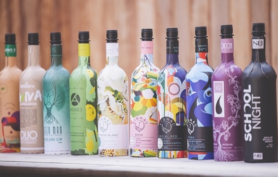 酒類メーカー関係者は大至急チェック。
イギリス発、紙製「フルーガル・ボトル」！

