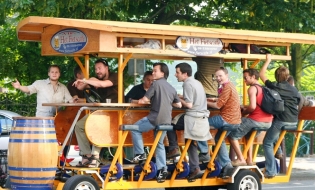 ペダルを漕ぎながらビール！？
オランダ発、気分爽快ビアバイク。