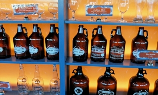 生でクラフトビールをお持ち帰り。
グラウラーがシアトルの新定番！
