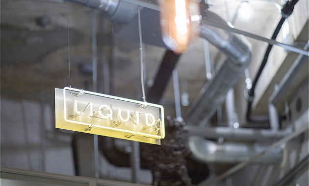 「飲む」にまつわる共同売店！？
沖縄・那覇の「LIQUID THE STORE」へ。
